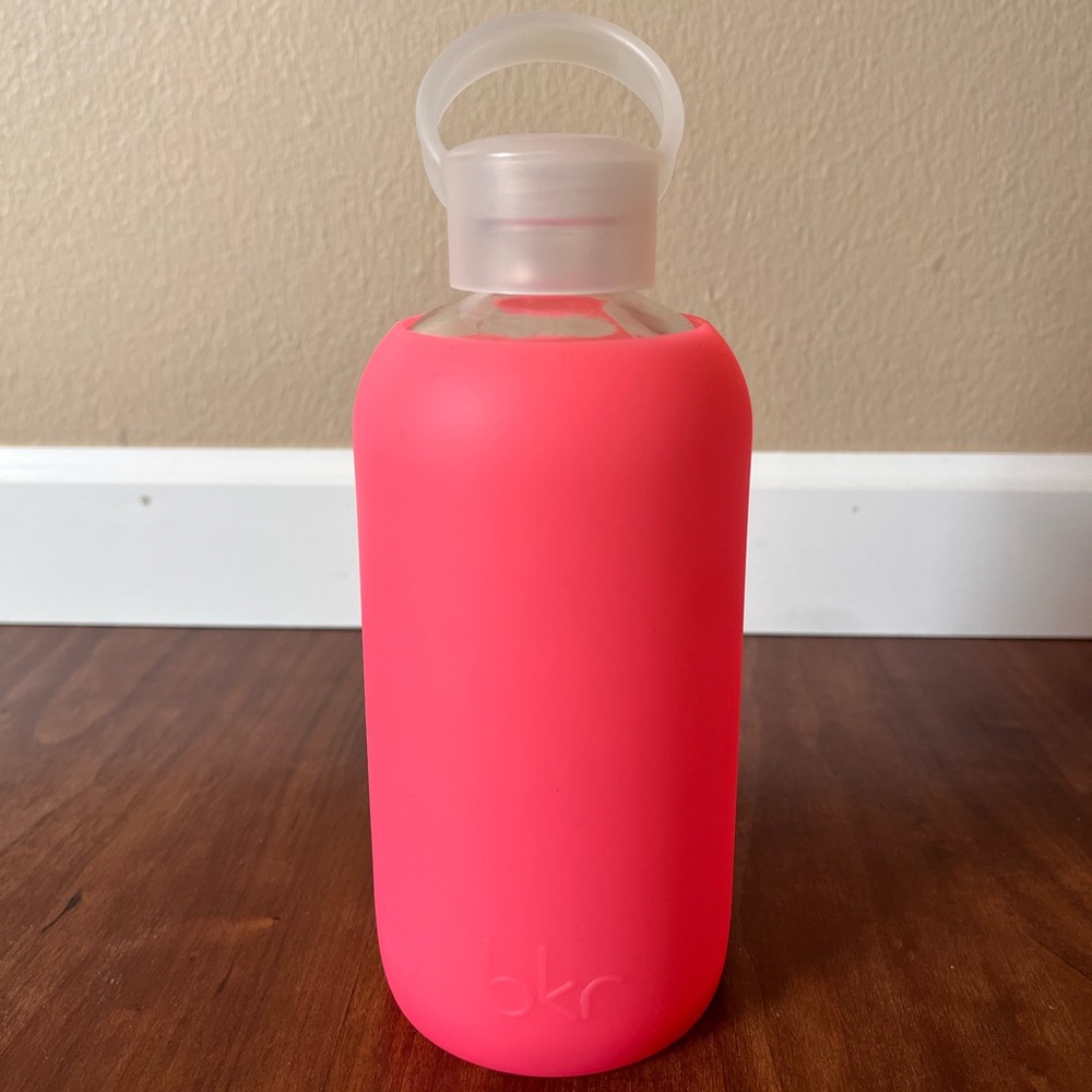 BKR Glass Water Bottle with Smooth Silicone Sleeve Pink 500ML / 16 oz
